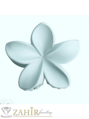 Хит модел щипка хавайско цвете в светлосин цвят, с размери 7 на 7 см, материал матов силикон - ST1233